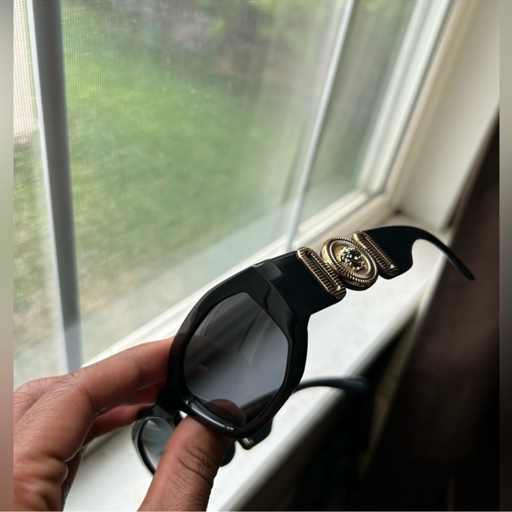 ✨VERSACE SUNGLASSES✨ - Picture 8 of 9